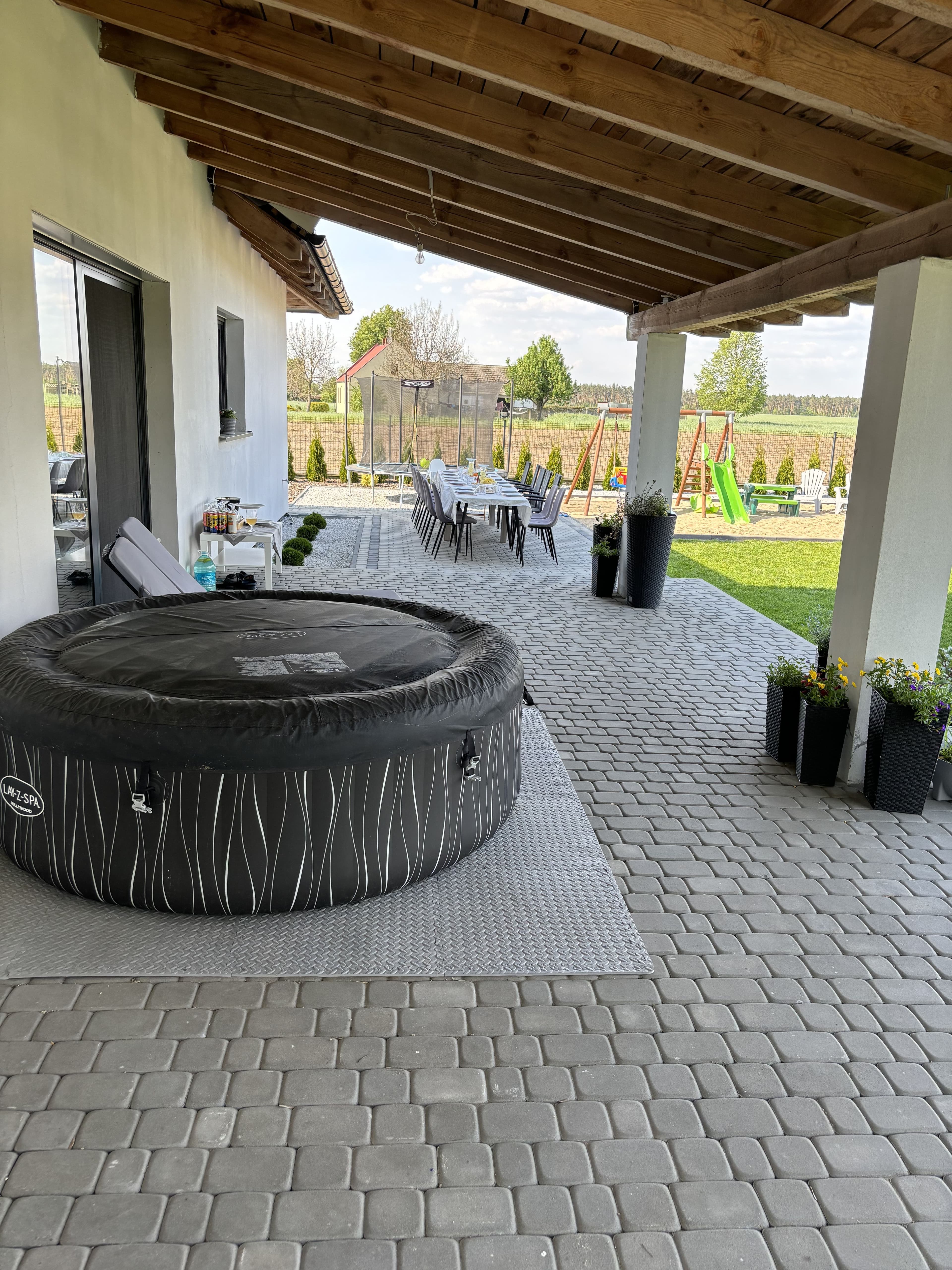 Dmuchane Jacuzzi Ogrodowe - Twój przydomowy luksus - Oświetlenie LED i poduszki GRATIS