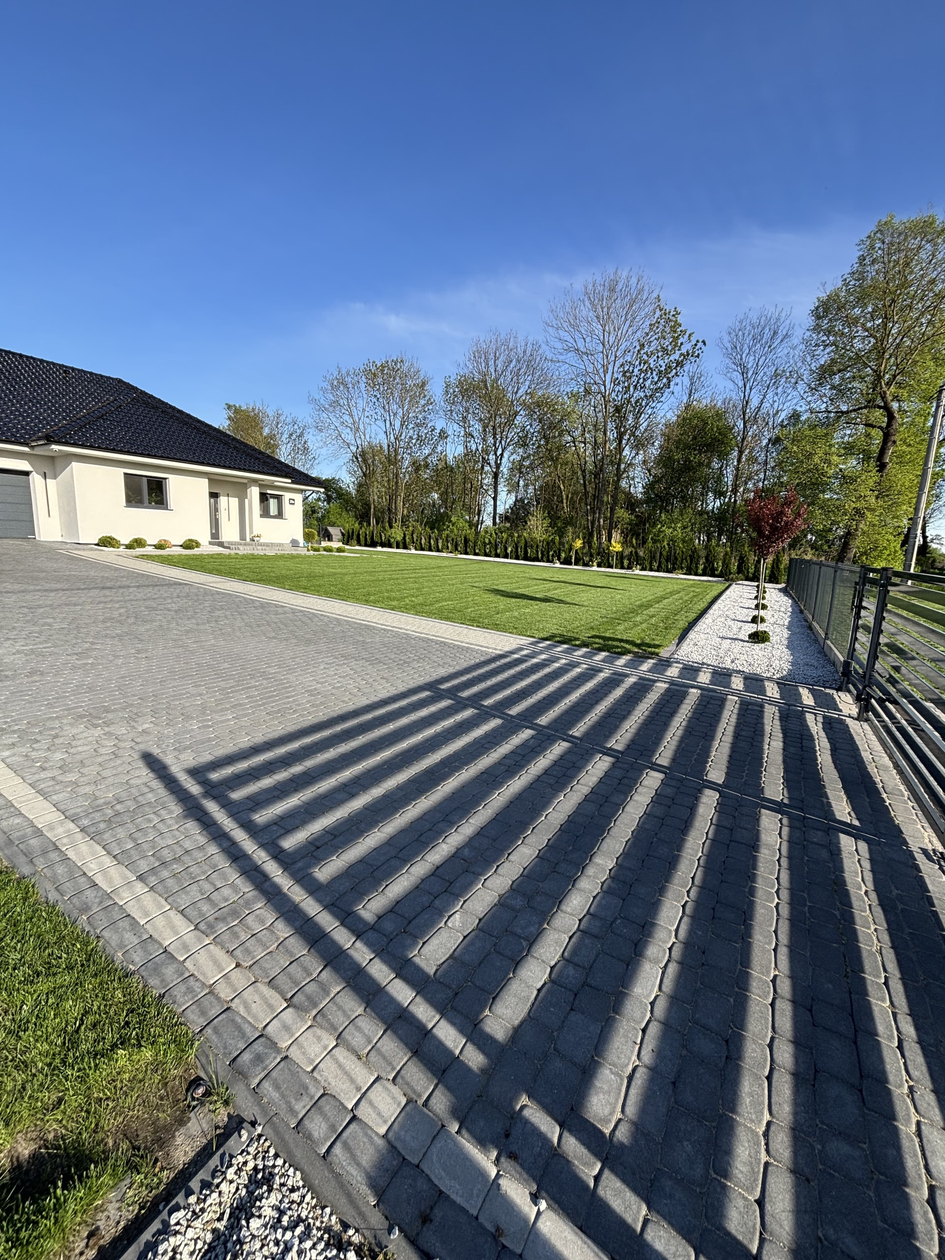 Mech OFF - skuteczny preparat na mech w trawniku i ogrodzie